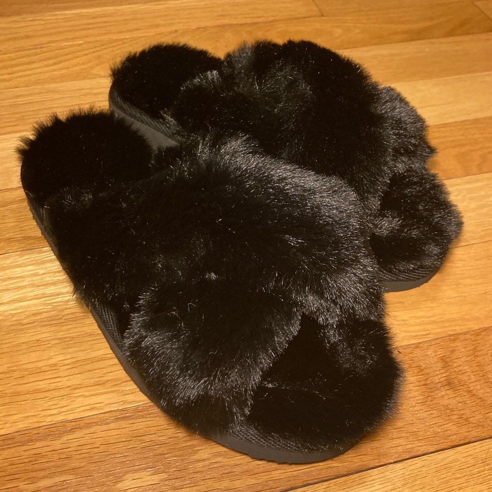 NWT INC Black Fuzzy Slippers